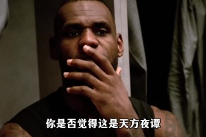 平时没少打球！小妹妹等地铁 莫名其妙来一个空气投篮‍♀️